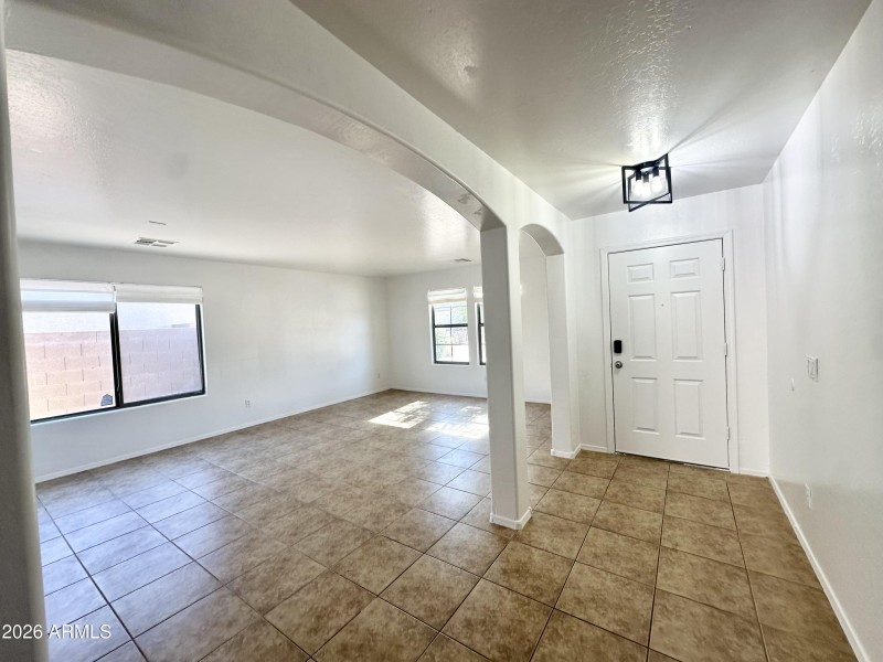 ENTRY/FRONT ROOM