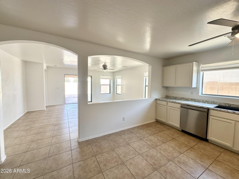 OPEN TO FAMILY ROOM