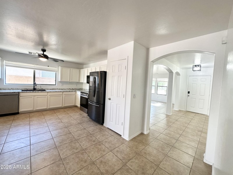 ENTRYWAY TO KITCHEN