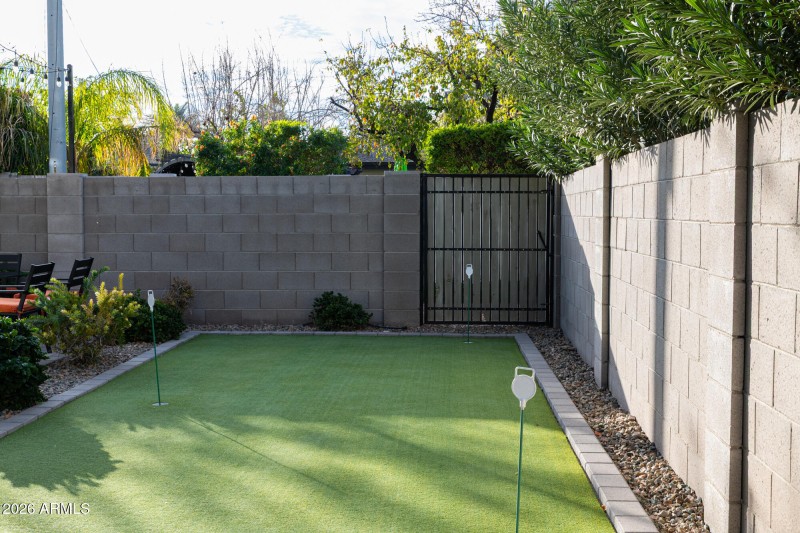 3732n68thst-7