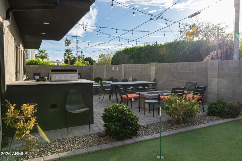 3732n68thst-9