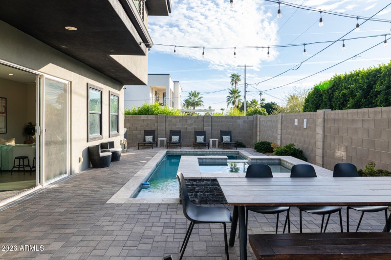 3732n68thst-11