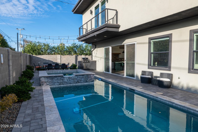 3732n68thst-14