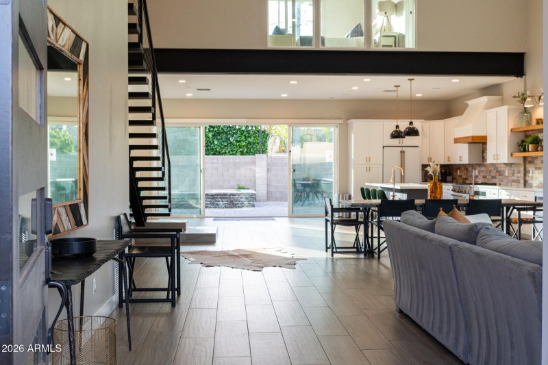 3732n68thst-16