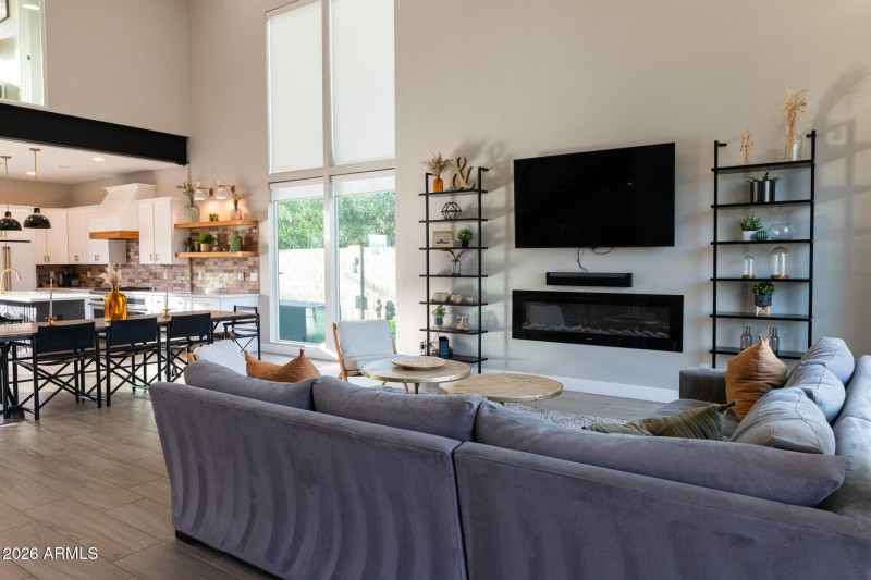 3732n68thst-17