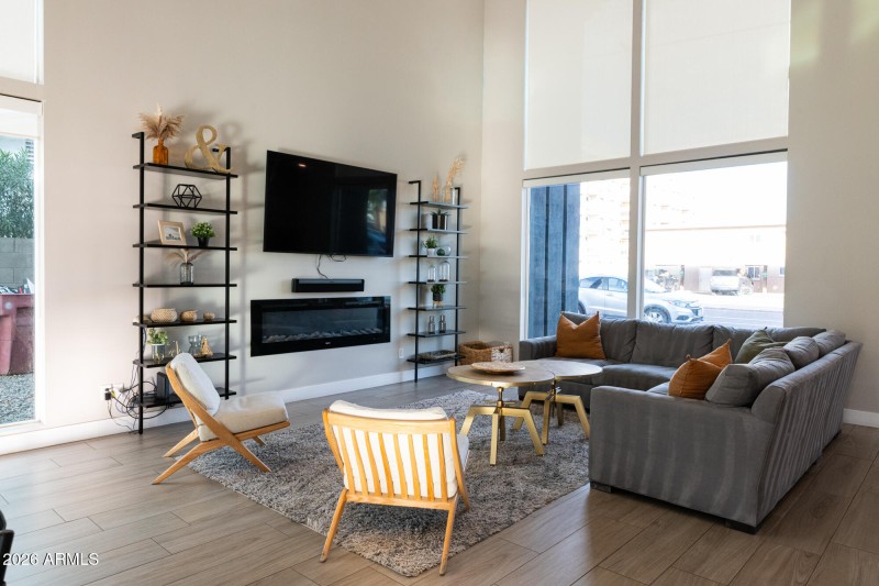 3732n68thst-19