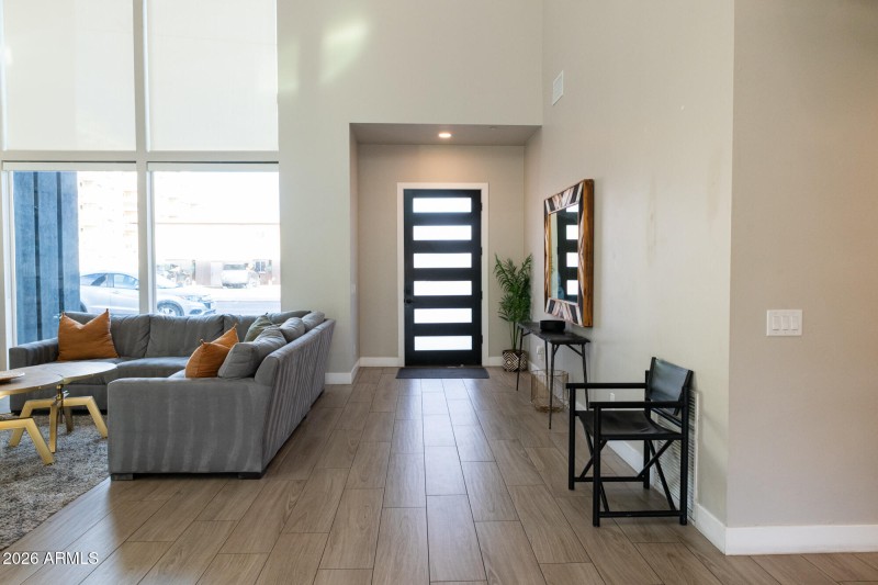 3732n68thst-20