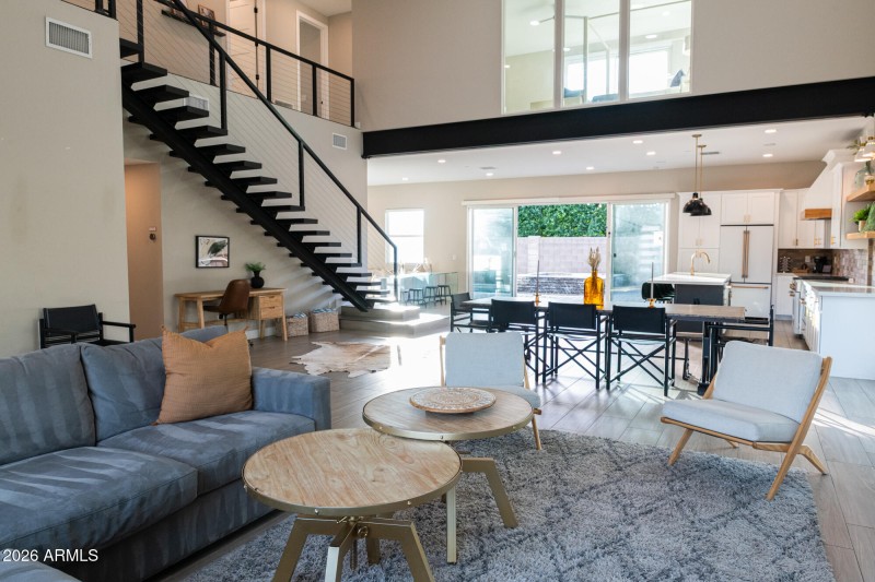 3732n68thst-25