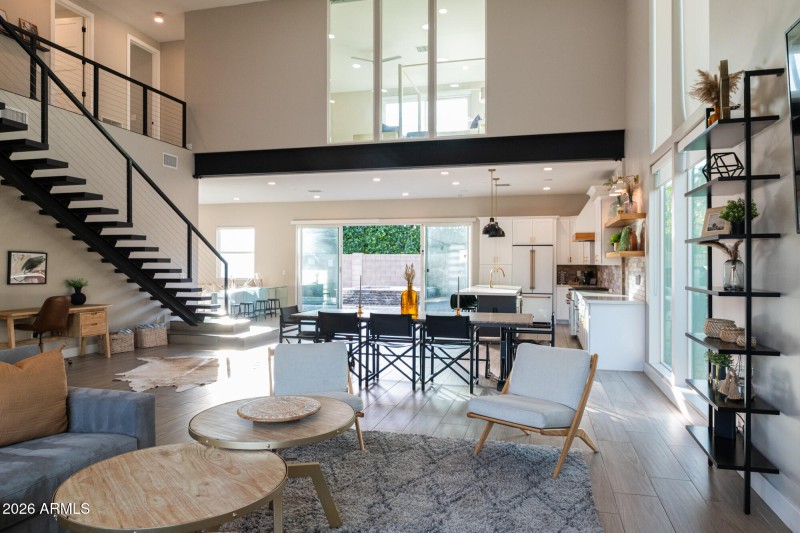 3732n68thst-26