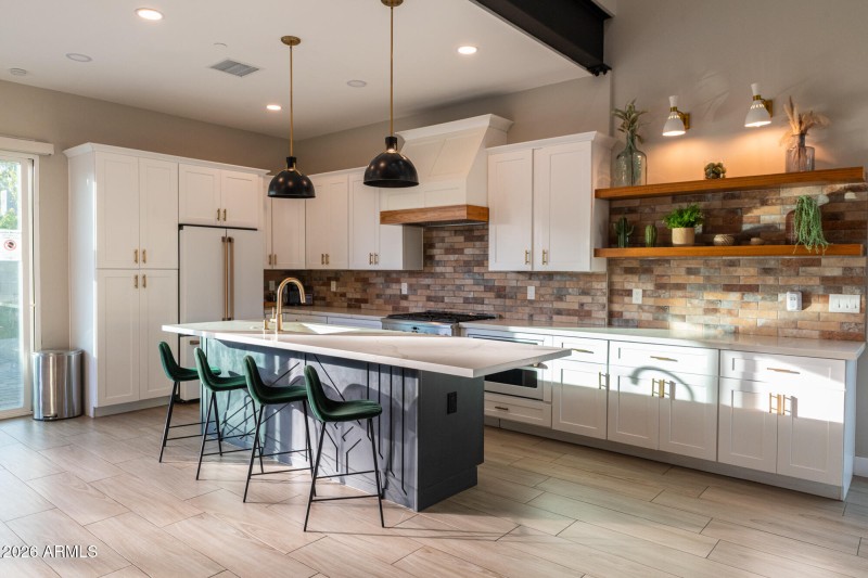 3732n68thst-28