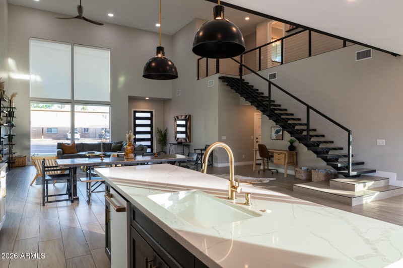3732n68thst-31