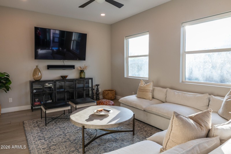 3732n68thst-33