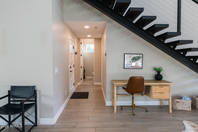 3732n68thst-37