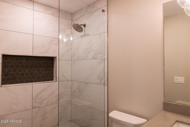 3732n68thst-43