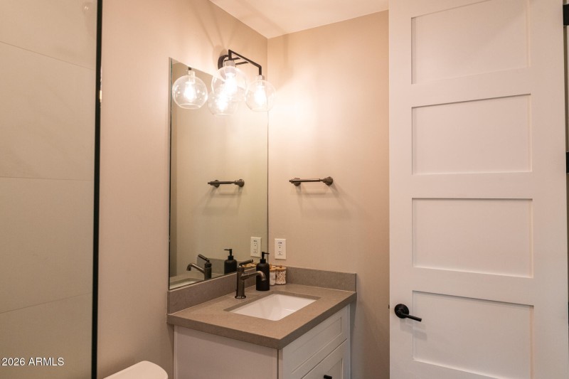3732n68thst-44