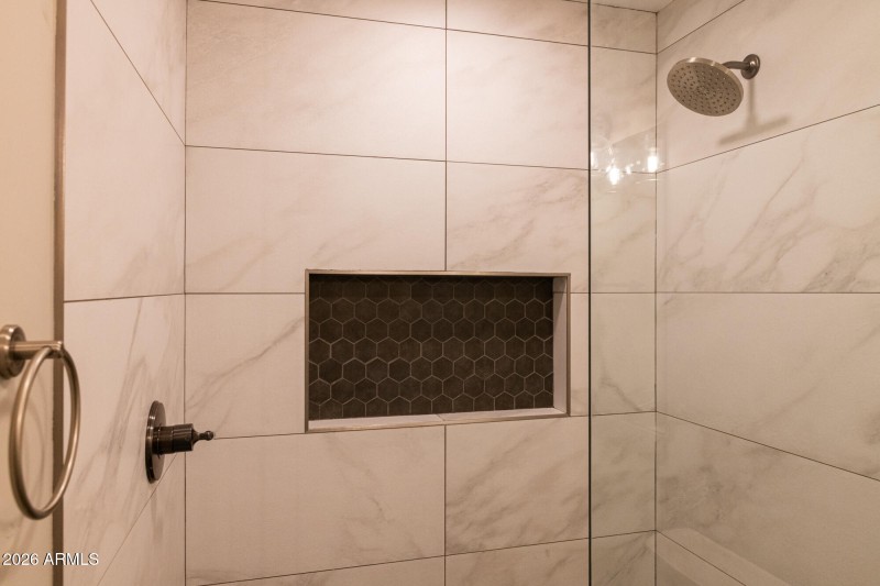 3732n68thst-45
