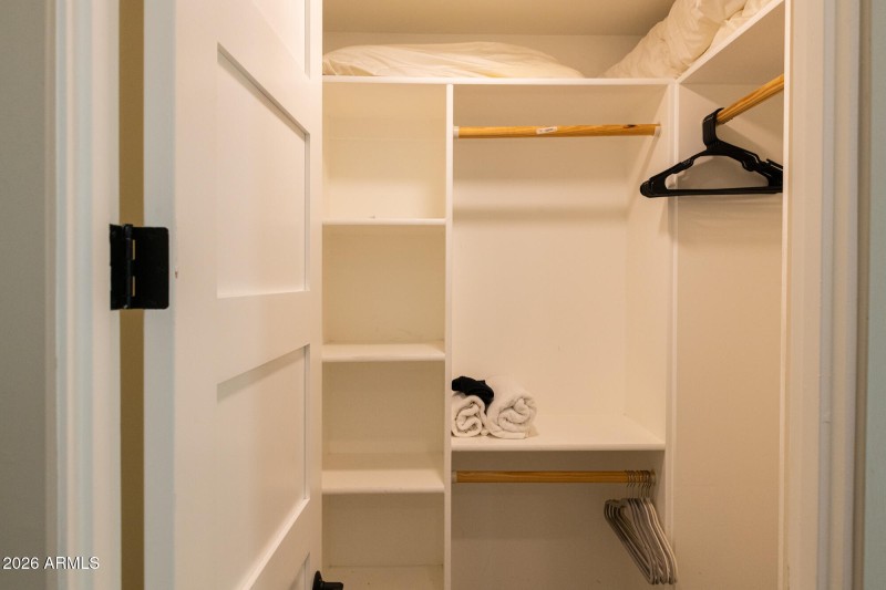 3732n68thst-46