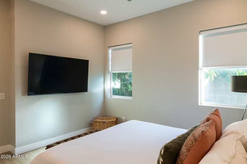 3732n68thst-47