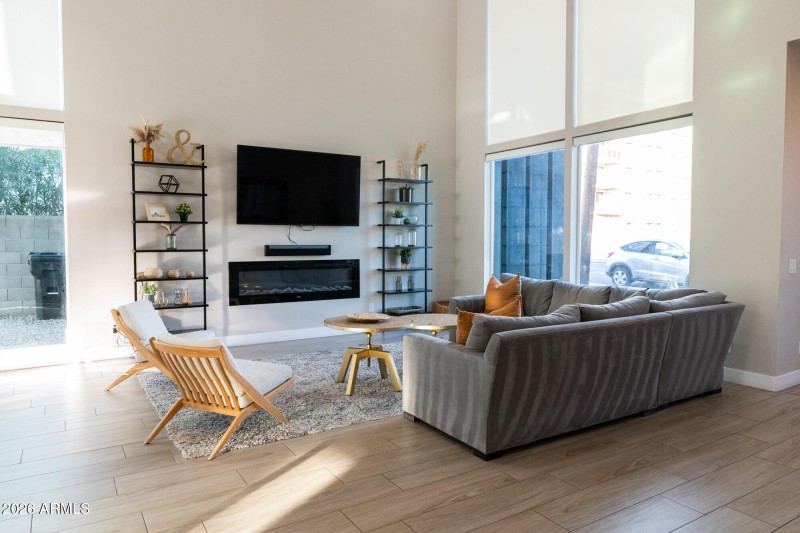 3732n68thst-57