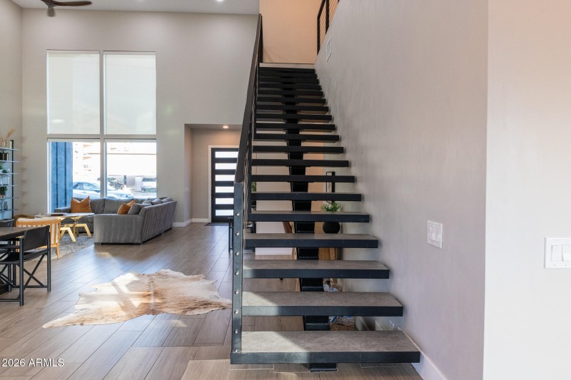 3732n68thst-58