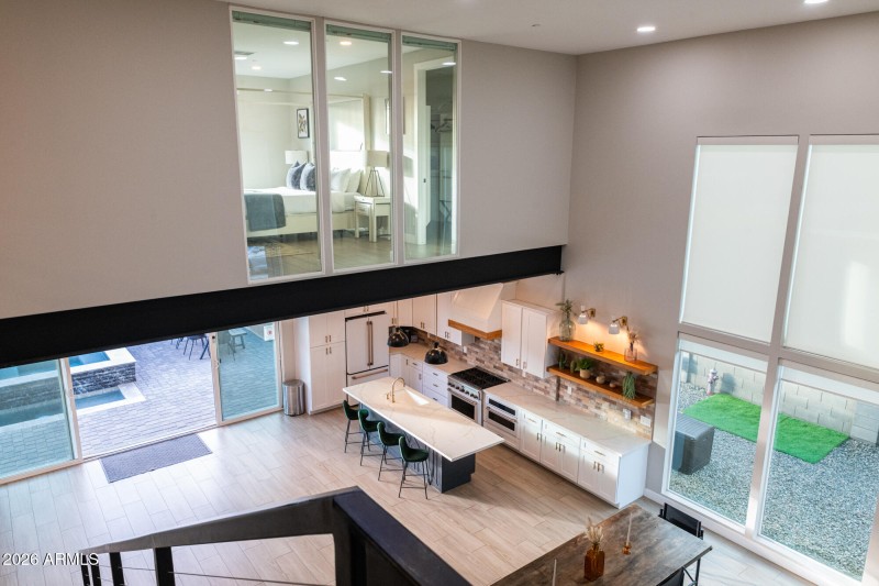 3732n68thst-59
