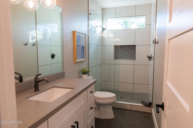 3732n68thst-78