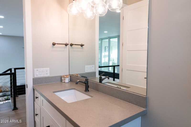 3732n68thst-79