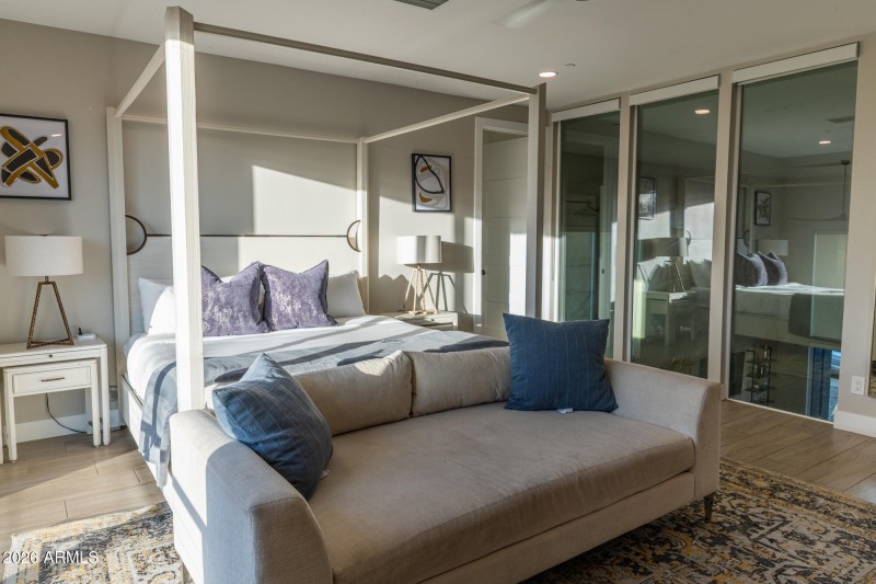 3732n68thst-89