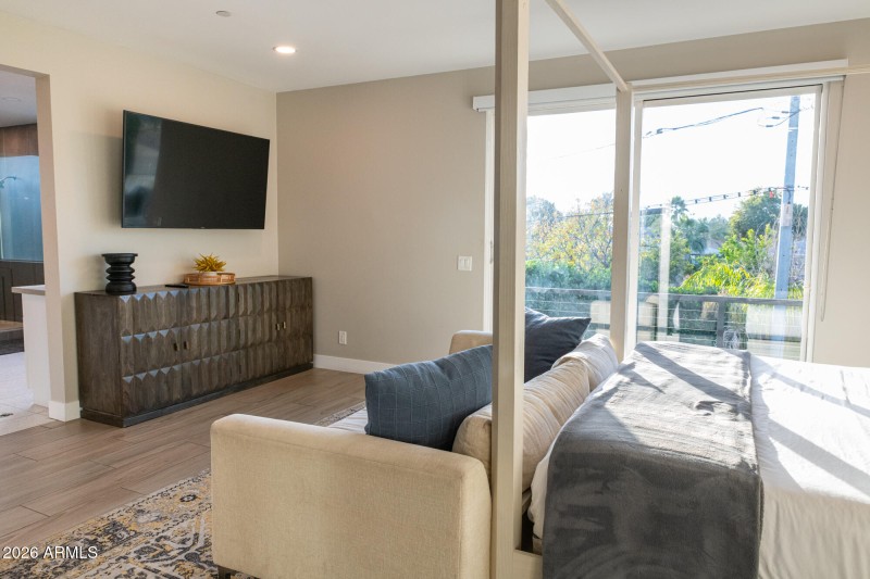 3732n68thst-92
