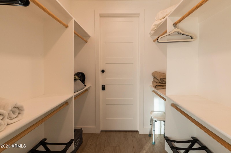 3732n68thst-95