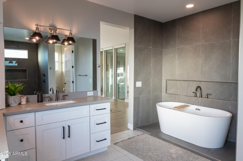 3732n68thst-98