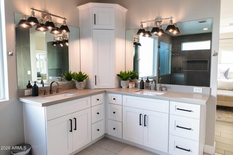 3732n68thst-99