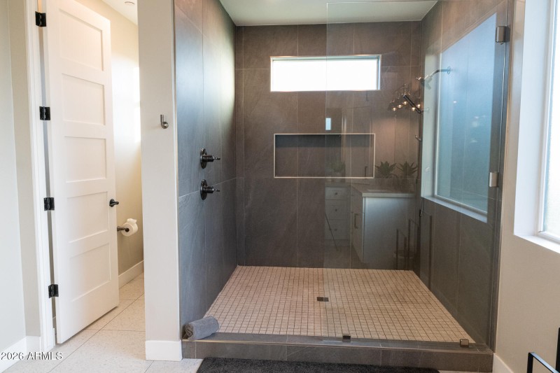 3732n68thst-100