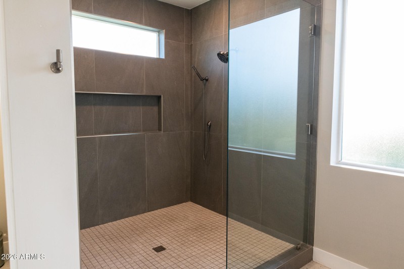 3732n68thst-101