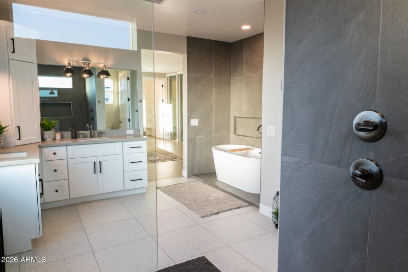 3732n68thst-104