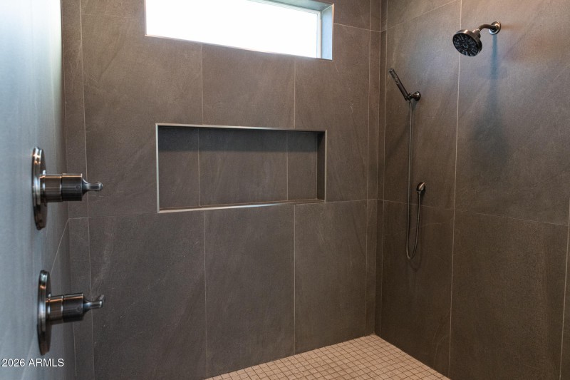 3732n68thst-105