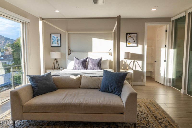 3732n68thst-106