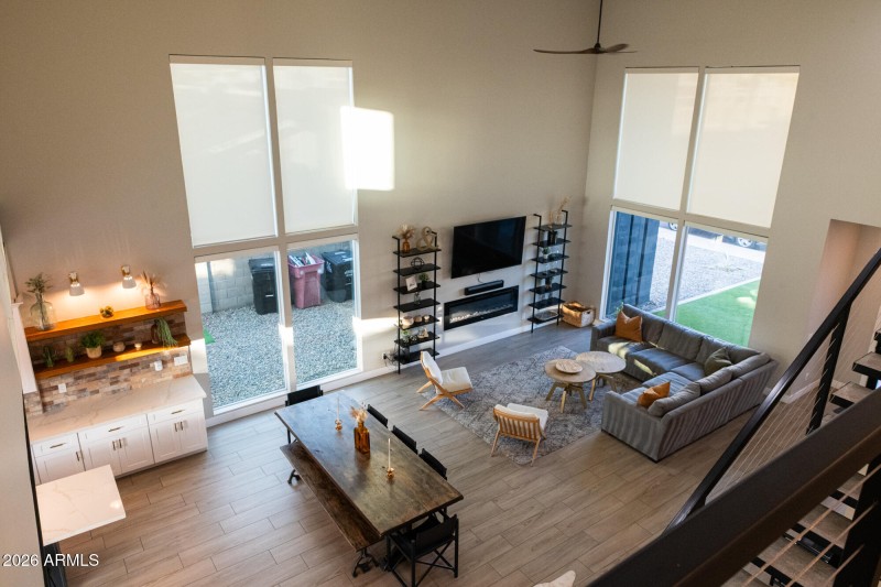3732n68thst-111