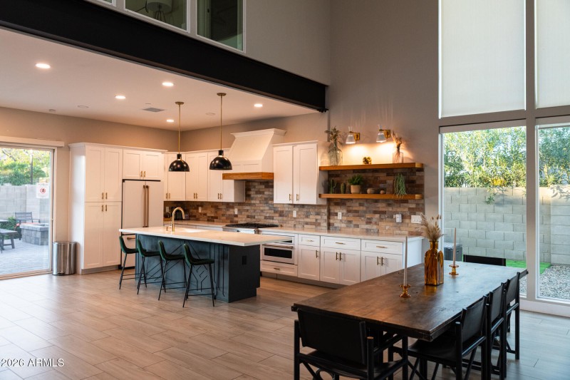 3732n68thst-113