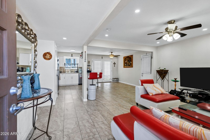 3707 W Caron St-5