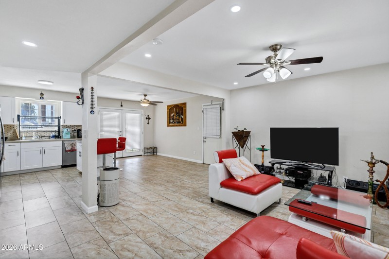 3707 W Caron St-6