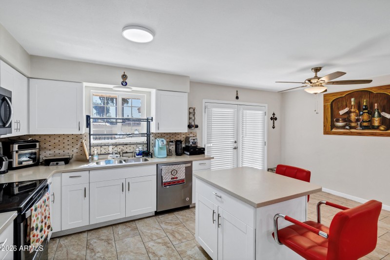 3707 W Caron St-11