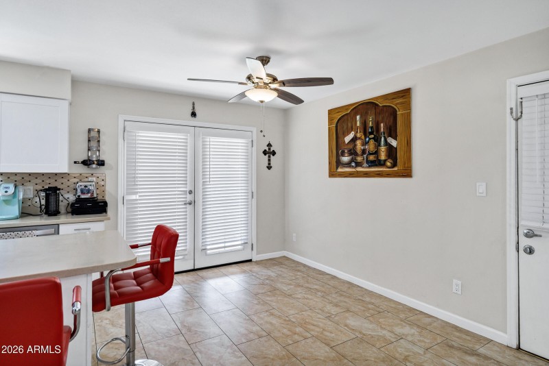 3707 W Caron St-13