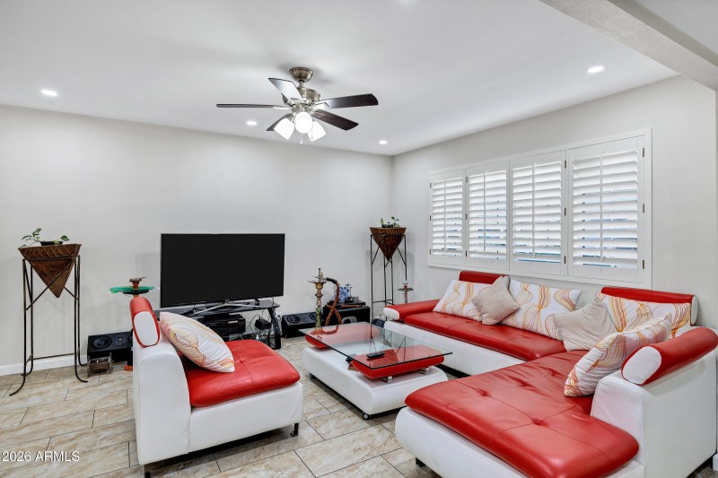 3707 W Caron St-8