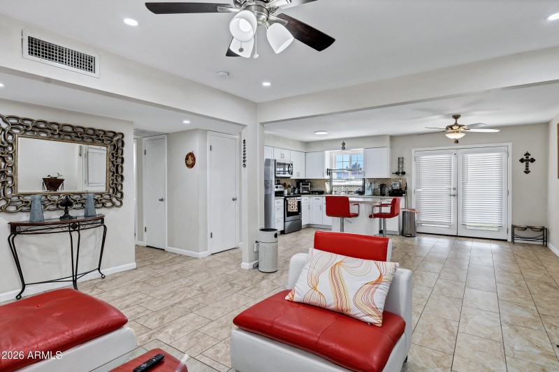 3707 W Caron St-9