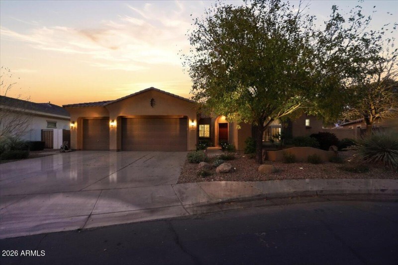 01-3370 E Cherrywood Pl_RedHogMedia