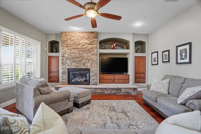 18-3370 E Cherrywood Pl_RedHogMedia