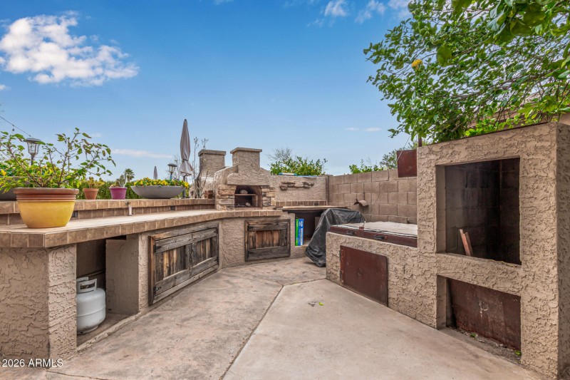 Outdoor kitchen
