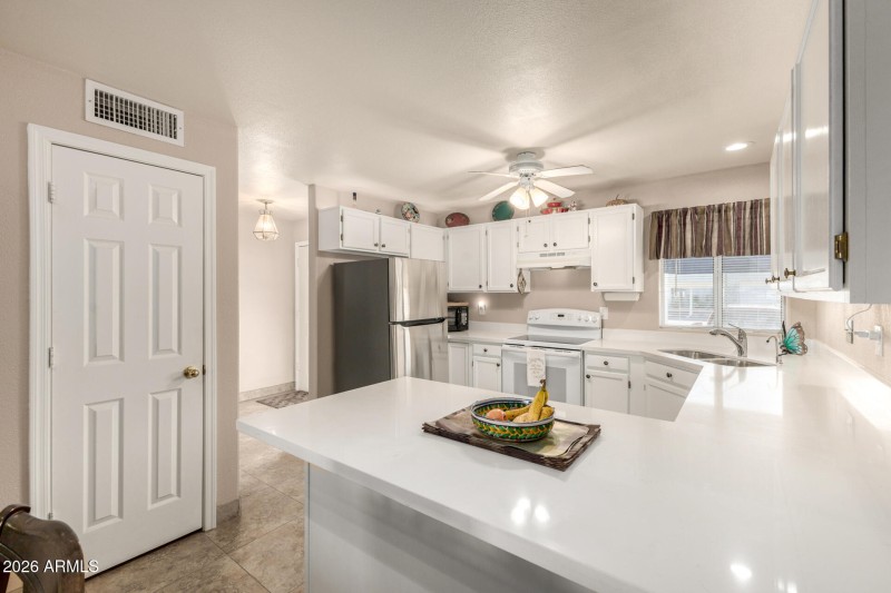 09 Kitchen