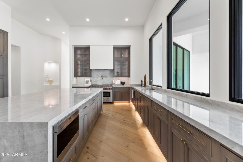 Interior (23 of 32)